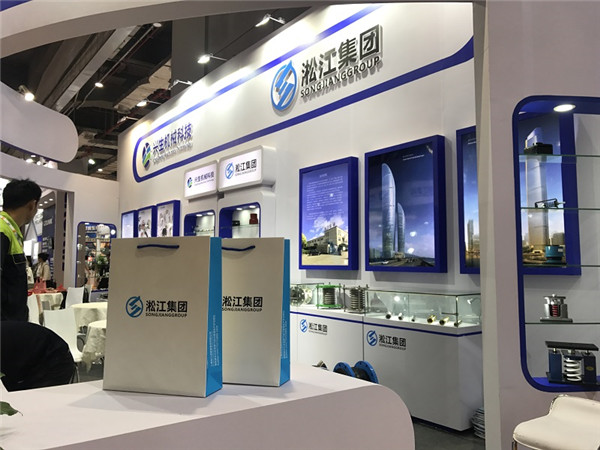 過泥和水的12寸的橡膠軟連接6個,10寸的軟連接2個