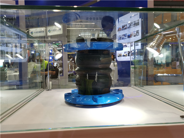 珠海"DN100雙球橡膠膨脹節(jié)"和單球體的區(qū)別?